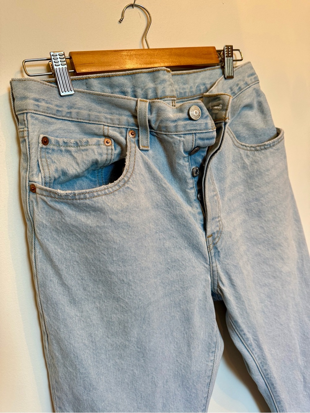 EUC Women's Levi's Vintage Light Blue Wash Straight Leg Button Fly Jeans 30/30